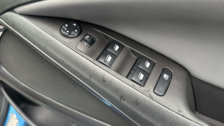 Vauxhall Crossland X 1.2T [110] Tech Line Nav 5dr [Start Stop] Auto Petrol Hatchback